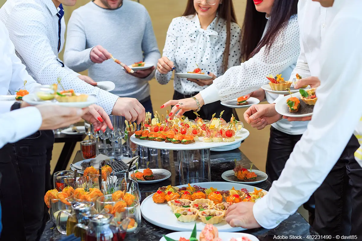 Bewirtungskosten richtig absetzen: So wird das Catering für Kunden und Mitarbeiter steuerlich sauber